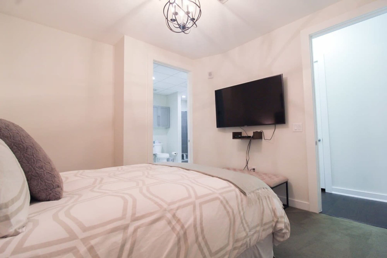 Room 2, Comfort at the Star I 2 Bed Apt in Houston, Houston