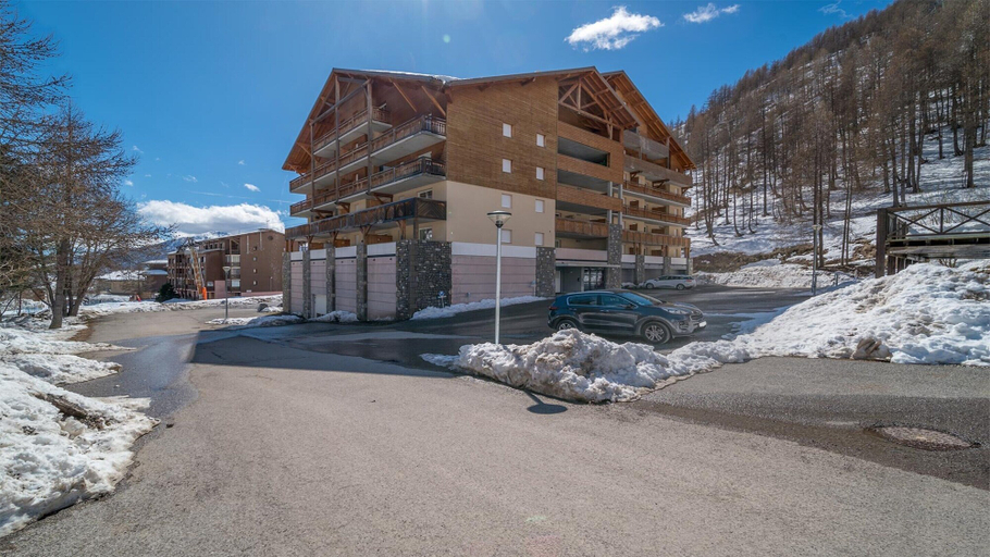 Exterior 4, Studio in Alps With Pool Near Ski Resort, Alpes-de-Haute-Provence