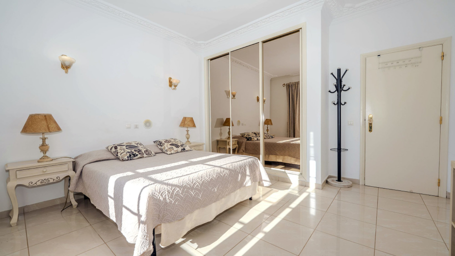 Room 4, Praia da Marinha Apartment, Lagoa
