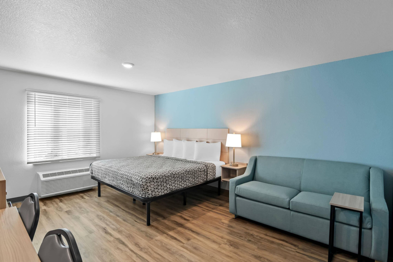 Room 2, WoodSpring Suites Palm Springs – West Palm Beach, Palm Beach