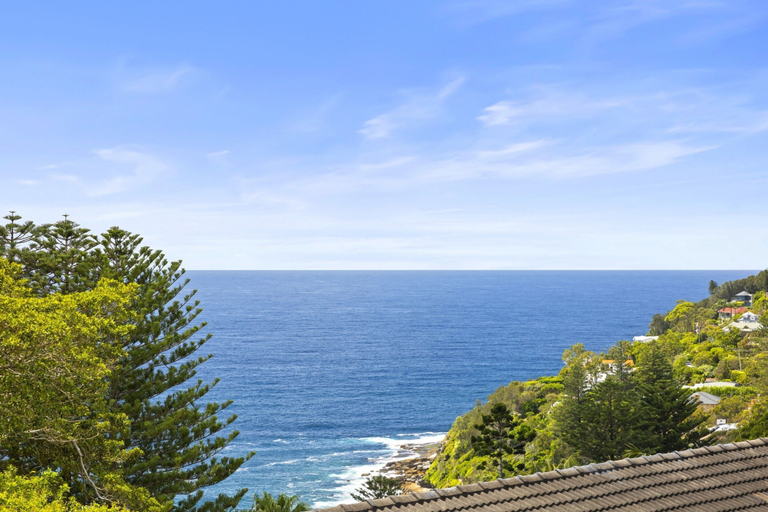 View from property 5, Spacious 5-bed Beach House With Ocean View, Pittwater