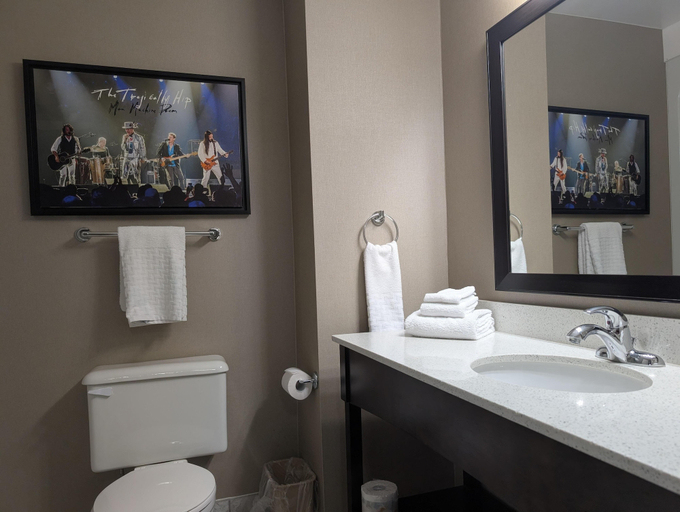 Bathroom 5, Best Western Swan Castle Inn, Cochrane