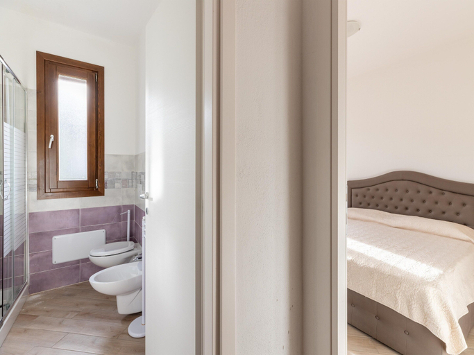 Bathroom 4, Air-conditioned Apartment With Private Parking, Olbia-Tempio