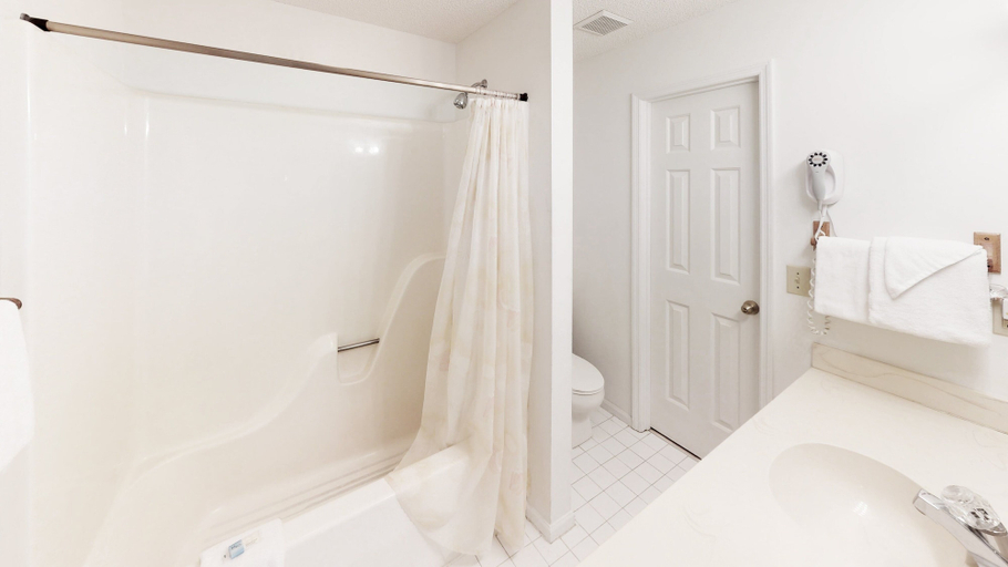 Interior 5, Club Villas Unit 2D, Brunswick