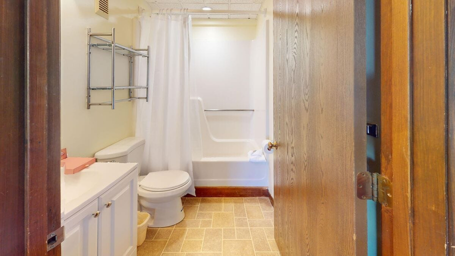 Interior 4, Mt Green 2-e06, Rutland