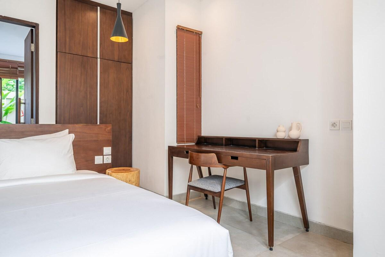 Bedroom 3, Lima House – 3BR Villa Walk to Batu Bolong Beach, Badung