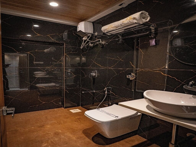 Bathroom 4, Hotel Spencer- Kharghar Navi Mumbai, Raigarh