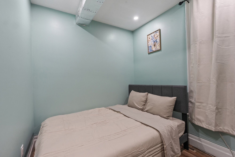 Room 5, Spacious Home in Troy, Rensselaer