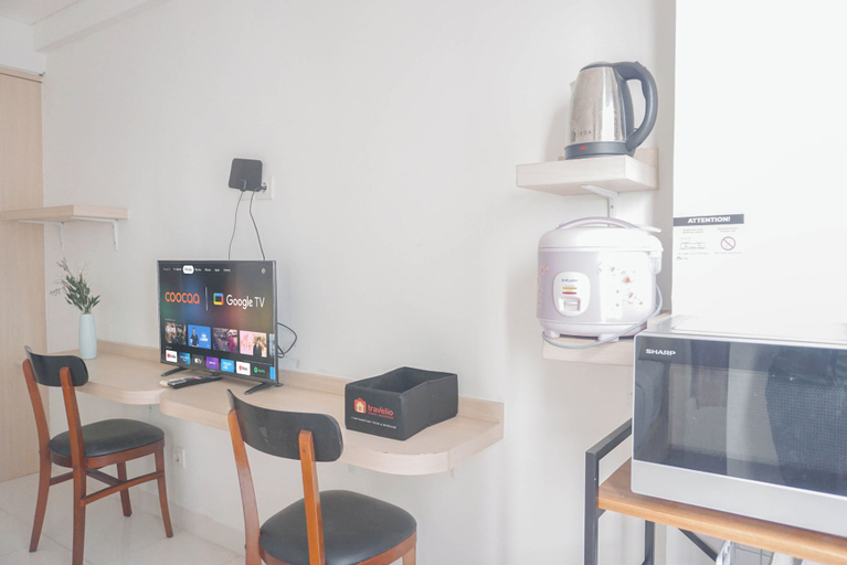Room 2, Good Studio (No Kitchen) At Elvis Tower Apartment, Cikarang