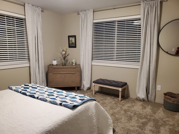 Room 3, The Eagles Nest in Eagle Point, Jackson