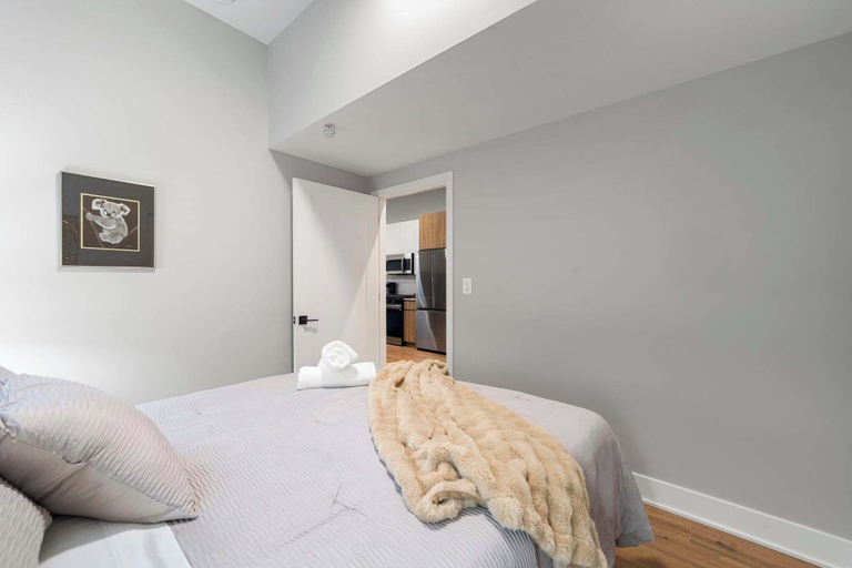 Room 2, Steps From the Lake Edgewater Modern 2BD 2BA, Cook