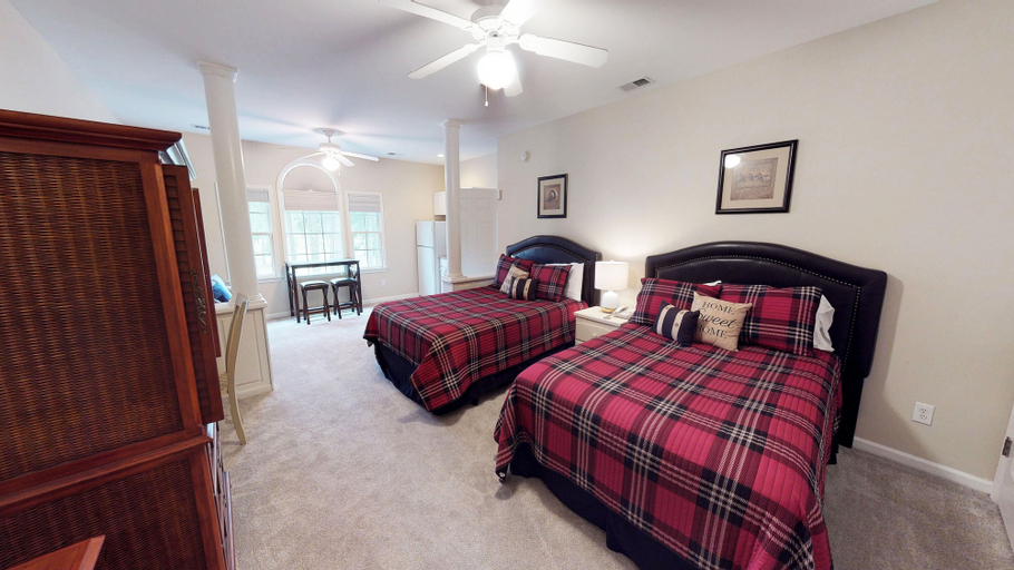 Bedroom 2, Champions Unit 3417, Brunswick