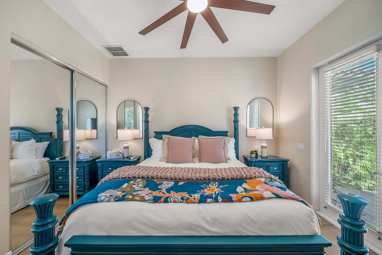 Room 3, Casa Riviera 5BR PGA West Estate Pool Fire Pit, Riverside