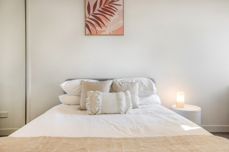 Room 4, Comfy 2-bed Balcony Unit Near Chapel St, Melbourne
