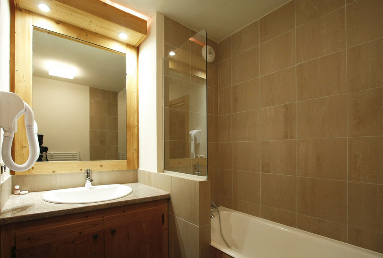 Bathroom, Spacious Retreat With Terrace, Isère