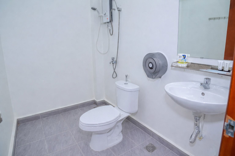 Bathroom 4, Bliss & Beats Hostel, Phnom Penh