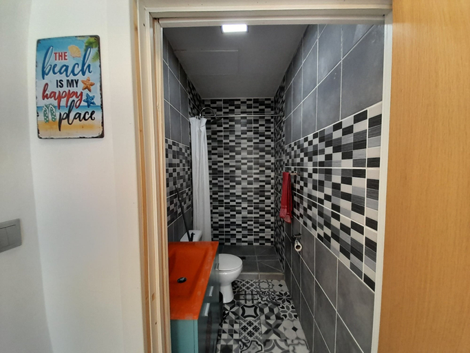 Bathroom 4, Tropicana Holiday Apartments, Albufeira
