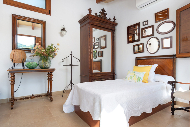 Room 4, Can Sion - Villa With Private Pool In Esporles, Baleares