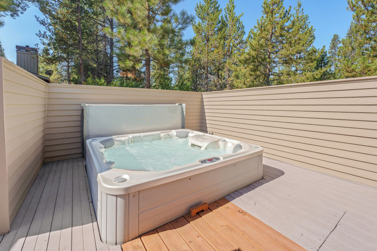 Interior 3, Charming Hot Tub Home Near Sharc, Deschutes