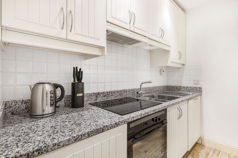 Room 4, Luxury Knightsbridge Home Next To Hyde Park, London