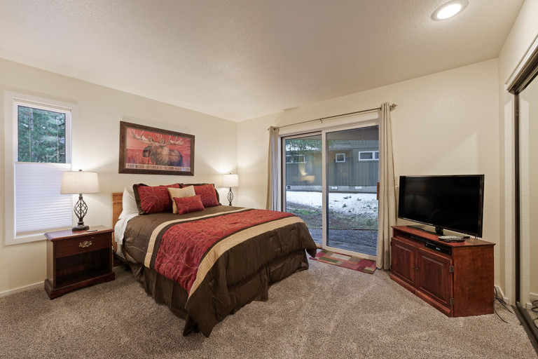 Bedroom 3, Tan Oak 15 4 Bedroom Home, Deschutes