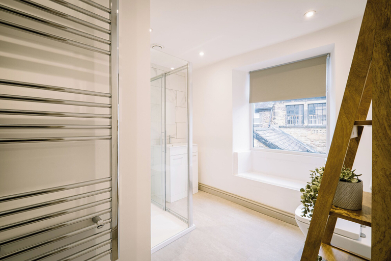 Bathroom 5, Sun St Apartment 2, Lancashire