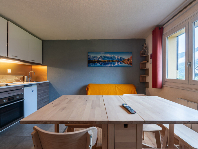 Dining, Studio in Morillon With Mountain Views, Haute-Savoie