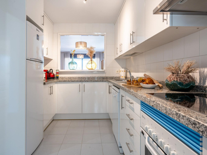 Private kitchen 3, Cosy Apartment in Manilva With Shared Pool, Málaga