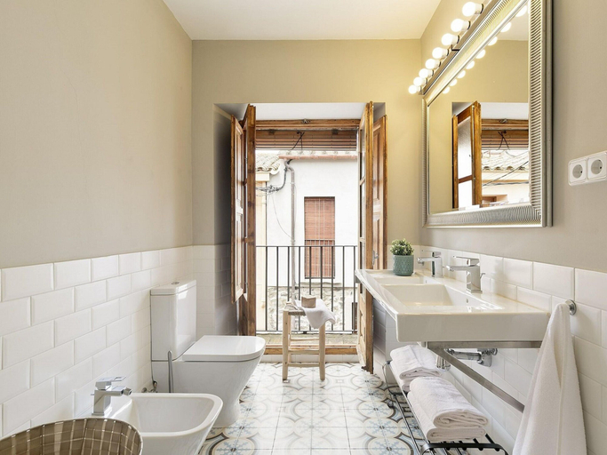 Bathroom 2, Belvilla by OYO Holiday Home in Garriguella, Girona
