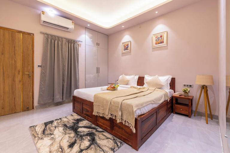 Room 2, Alaya Stays Radhika 2BHK Apartment, Gautam Buddha Nagar