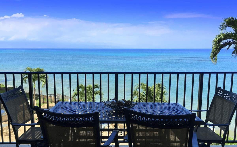 Room 2, Oceanfront Whale Watching Sunsets Island Views on Big Lanai, Maui