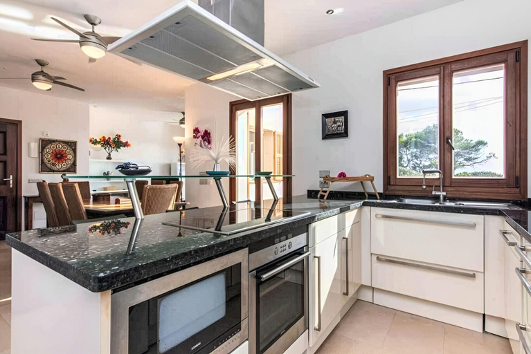 Private kitchen 2, Villa in Santanyi With Private Pool & BBQ, Baleares