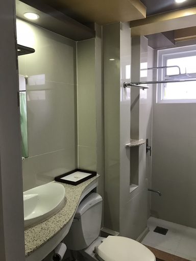 Bathroom 3, Regency Hotel de Vigan, Vigan City