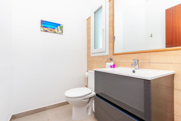 Bathroom 3, Stylish Island Villa With Sunlit Garden, Baleares