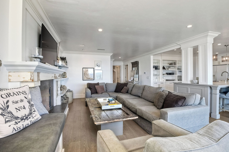 Interior 2, 3636 Carlsbad Blvd - Entire Home, San Diego