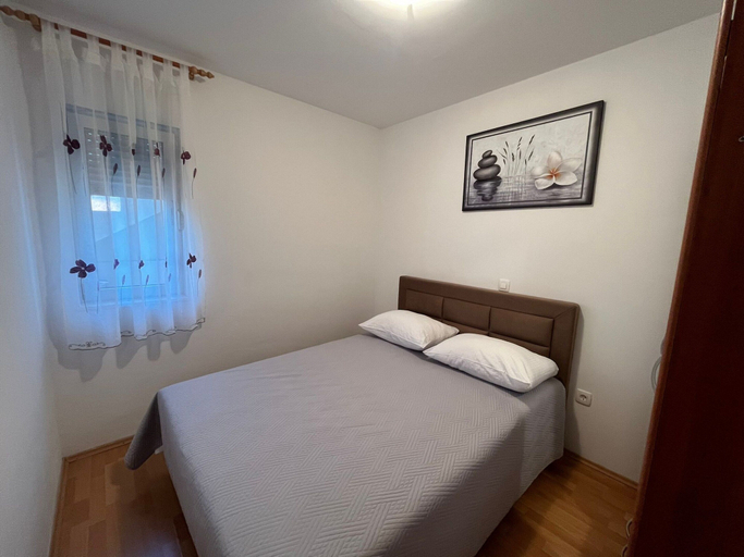Room 2, One-bedroom apartment with sea view, Rogoznica