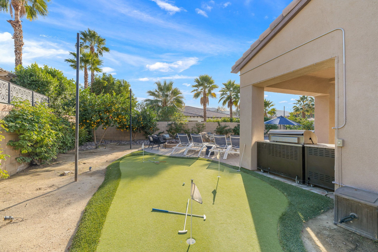 Room 3, Relaxing Vacay Pool Spa Fire Pit Family Games, Riverside