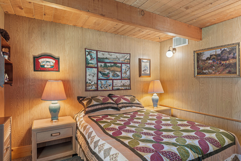 Bedroom 2, Meadow View, Mariposa