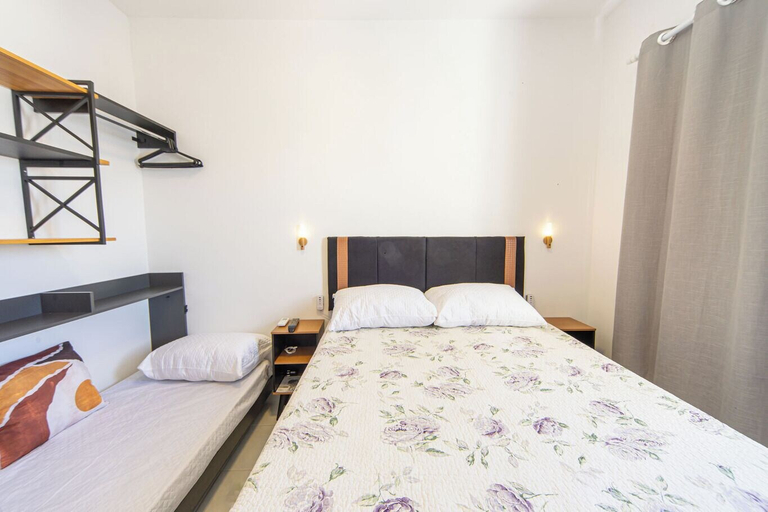 Room 5, Apto com Ar e 2 Dorm na Vila Mirim Perto da Praia, Praia Grande