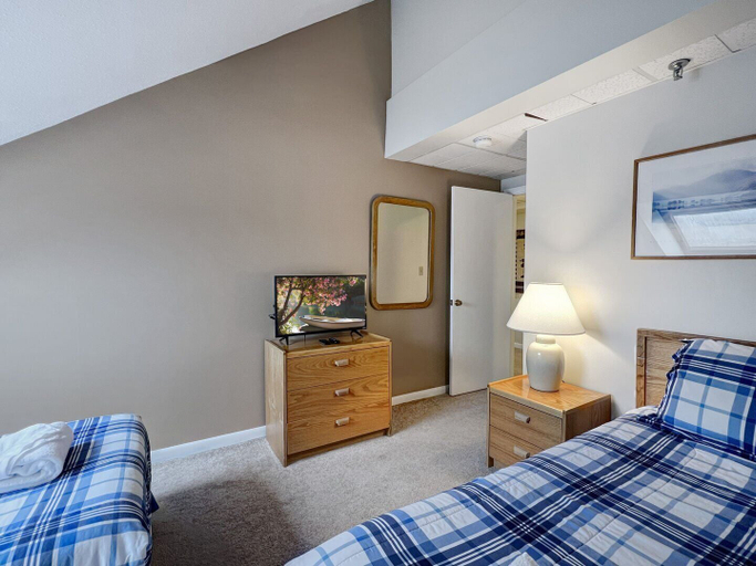 Interior 2, Mt Green 2-f04, Rutland