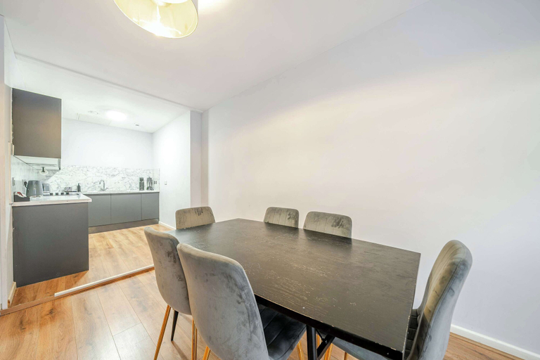 Room 5, Host Stay Apartment 2 Stanley Street, Sefton