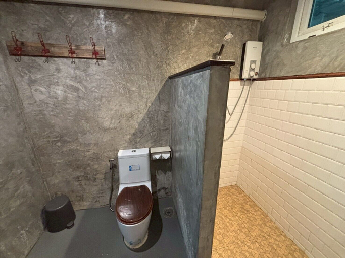 Bathroom 4, Diamond Beach Resort, Muang Rayong
