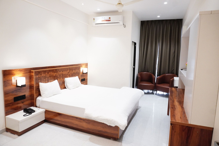 Room 5, Emerald Nest, Solapur