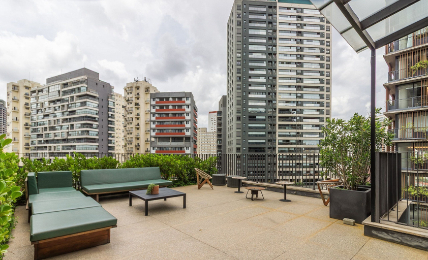 Terrace/patio, Modern Accommodations in a Building With a Pool in the Heart of SP - Yhes, São Paulo
