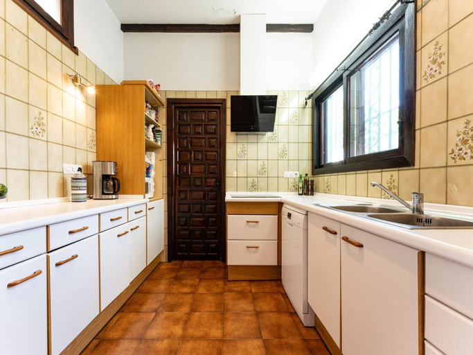 Private kitchen 5, Faro's Sun Beach & More in Almunecar, Granada