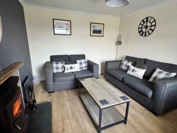Living area 4, 2 Borrodale - Sleeps 4 & Beautiful Mountain View, Highland