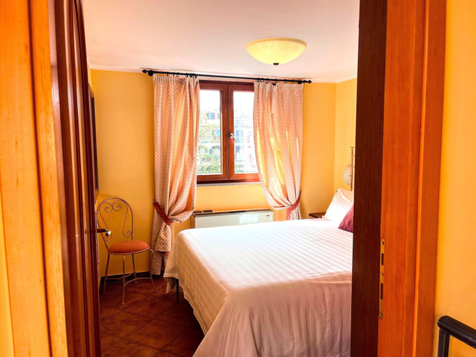 Room 2, Roman Base Near Marco Simone Golf Course, Rome