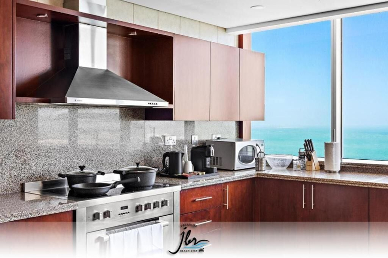 Private kitchen, Beachside JBR Stay with Sea Views, Dubai