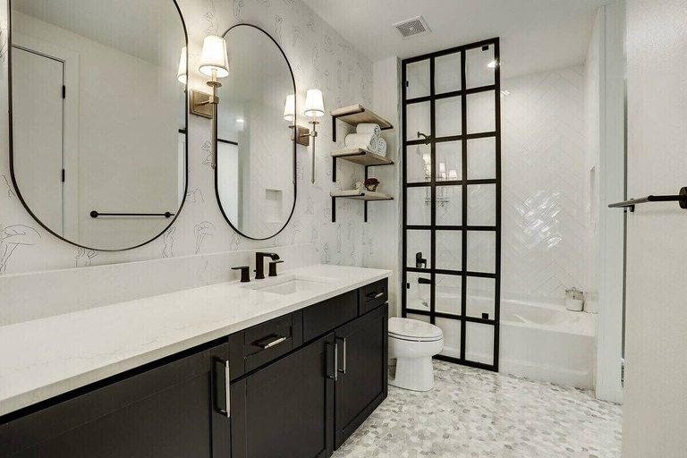 Bathroom 5, Lamar Treehouse, Travis