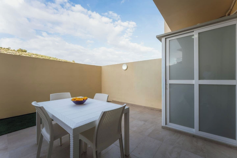Room 2, Xlendi Apartment With BBQ Close to the Bay